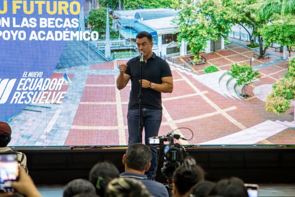 UMET presente en la Segunda Entrega de Becas de Apoyo Académico 2025