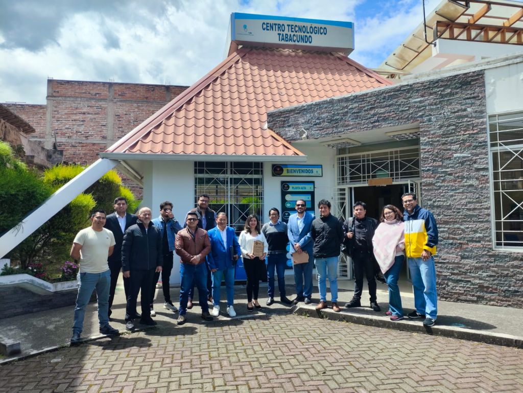 La UMET entrega Infocentro en Tabacundo como parte de su proyecto de vinculación social
