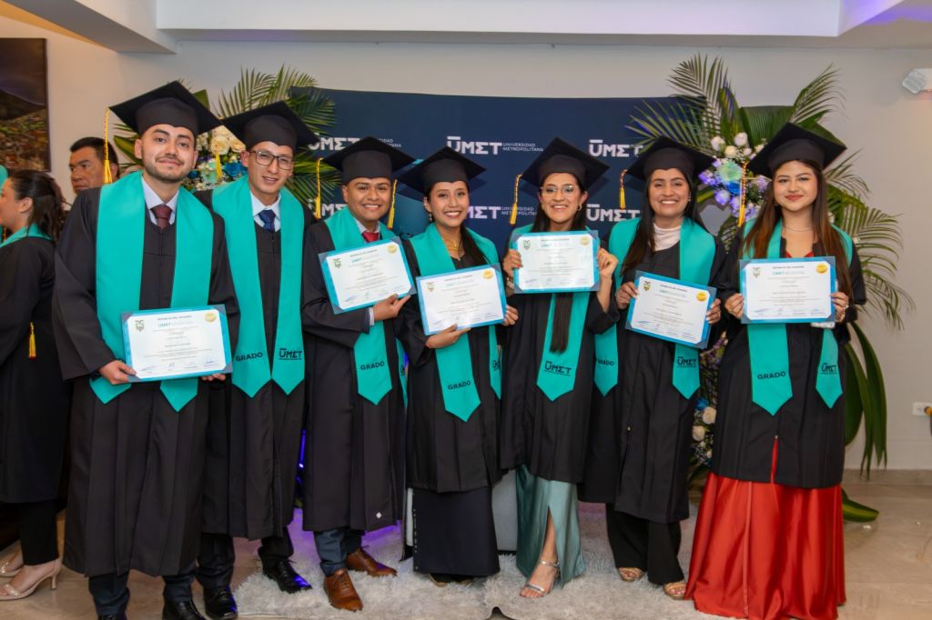 Ceremonia de graduación estudiantes de grado y posgrado de la sede Quito