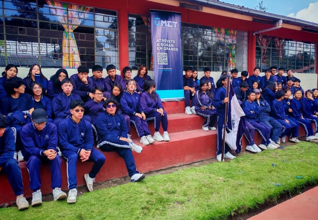 Visitas a las Unidades Educativas Rafael Bucheli y Juan Pablo II