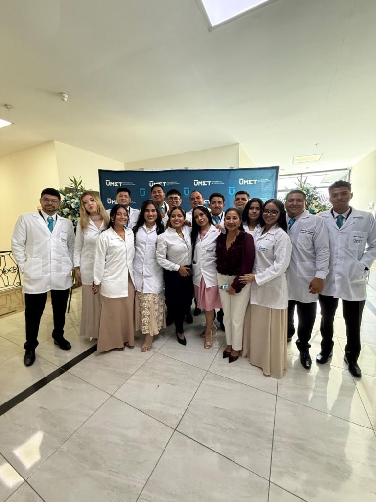 Imposición de Mandil Blanco Carrera de Imagenología y Radiología Guayaquil