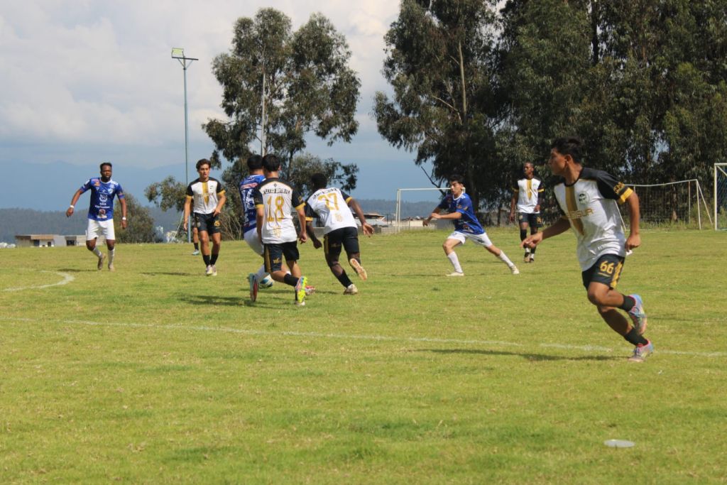 Preparándonos con disciplina, unión y fuerza para darlo todo en la Liga Pro Universitaria