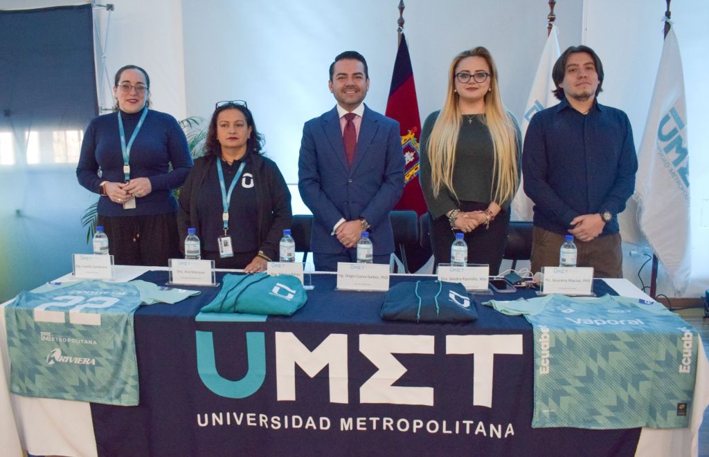 Presentación oficial de su equipo de fútbol UMET