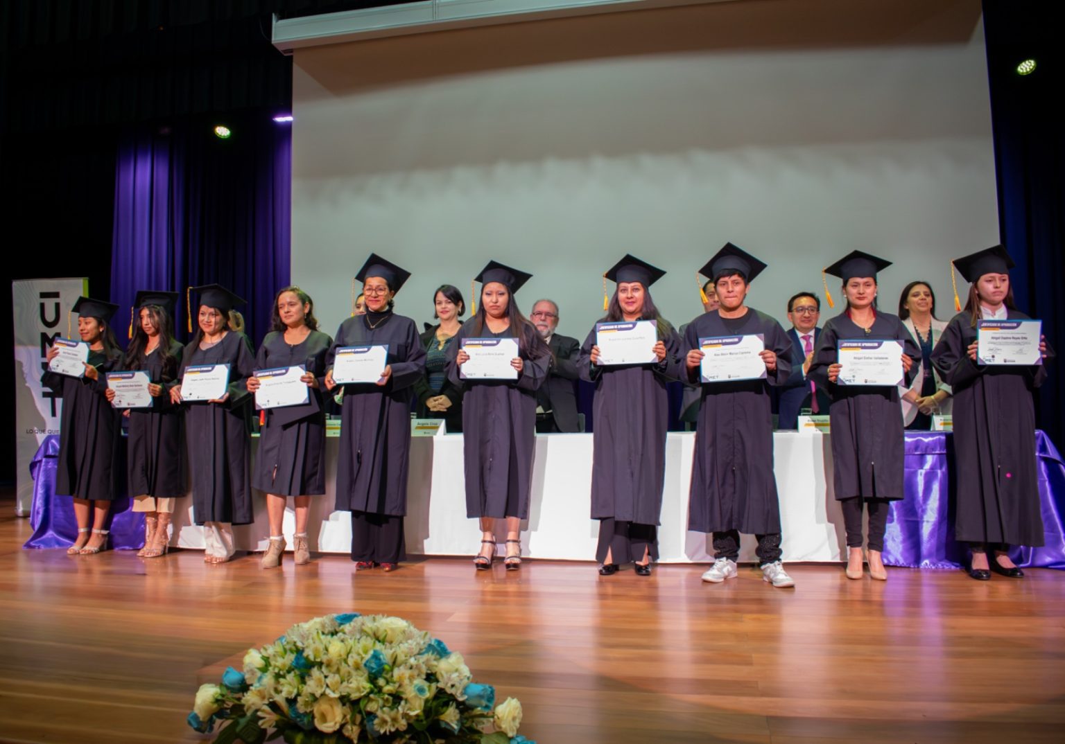 graduacion-de-participantes-del-centro-de-educacion-continua-umet