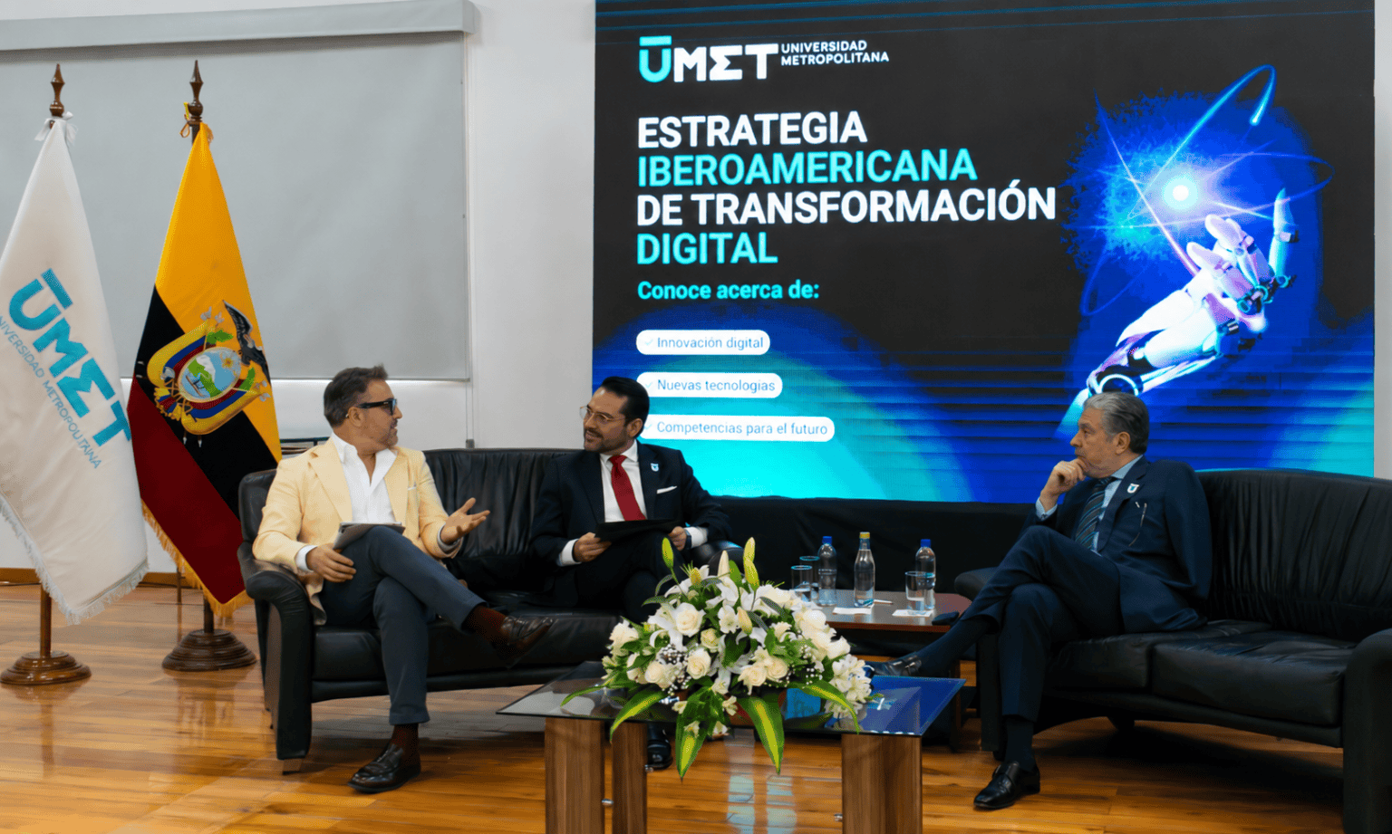 Autoridades y expertos participan en el encuentro sobre la Estrategia Iberoamericana de Transformación Digital realizado en la UMET.